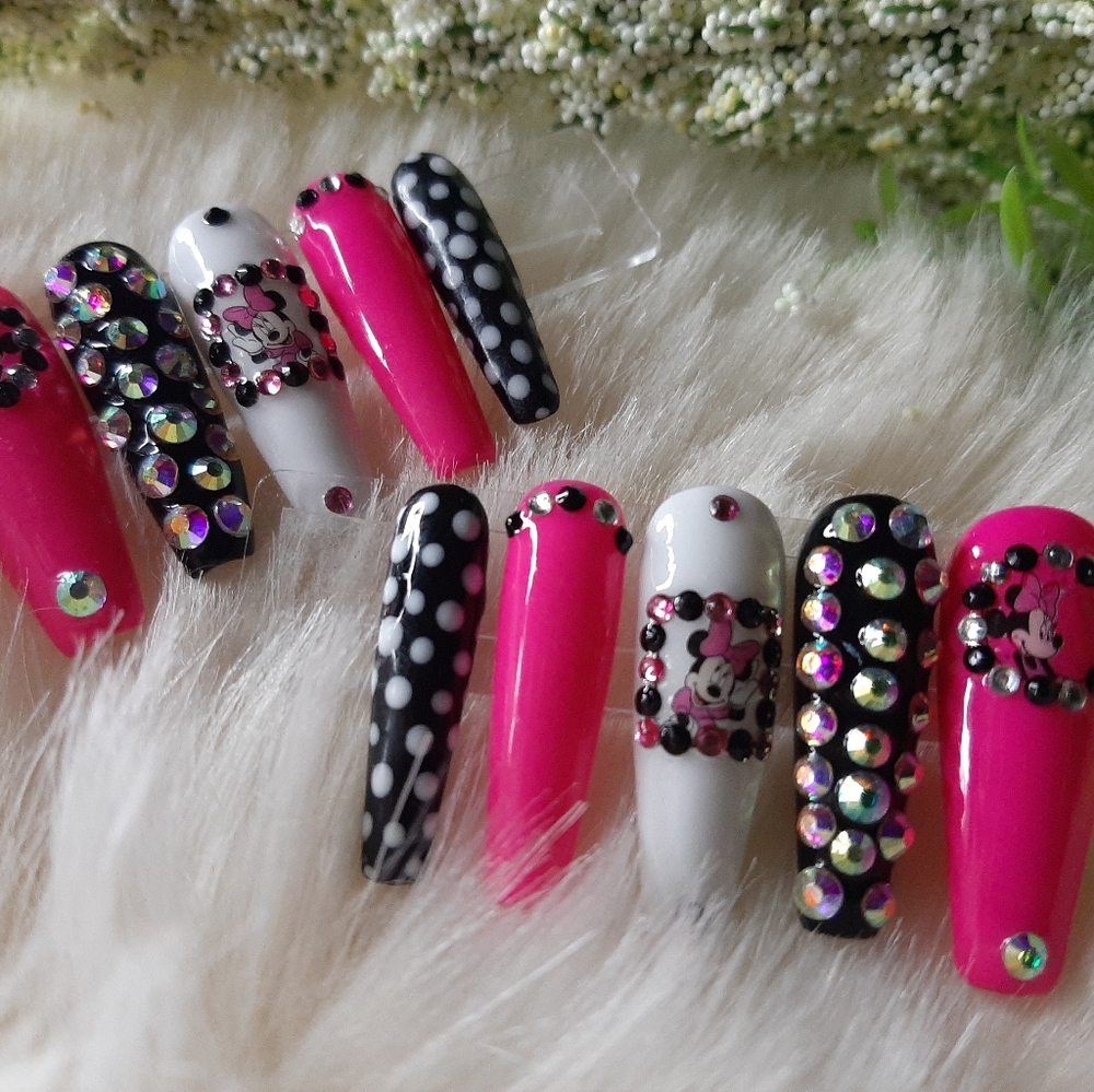 "Minnie Rocker" press on nails - Picture 2 of 3